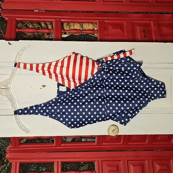 Outdoor Oasis Red, White & Blue Stars & Stripes One-piece Swimwear OX 14W - Picture 1 of 4
